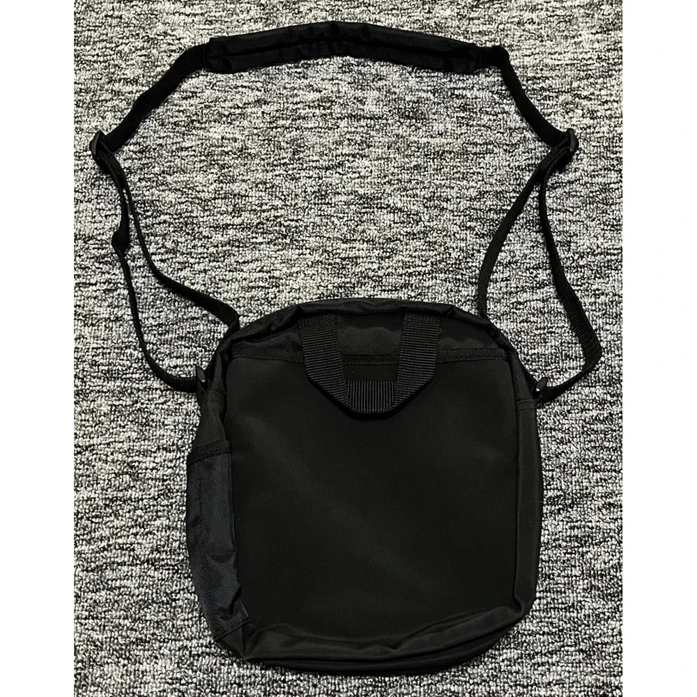 Universal Voyager Black Nylon Crossbody Travel Bag Padded Strap Messenger